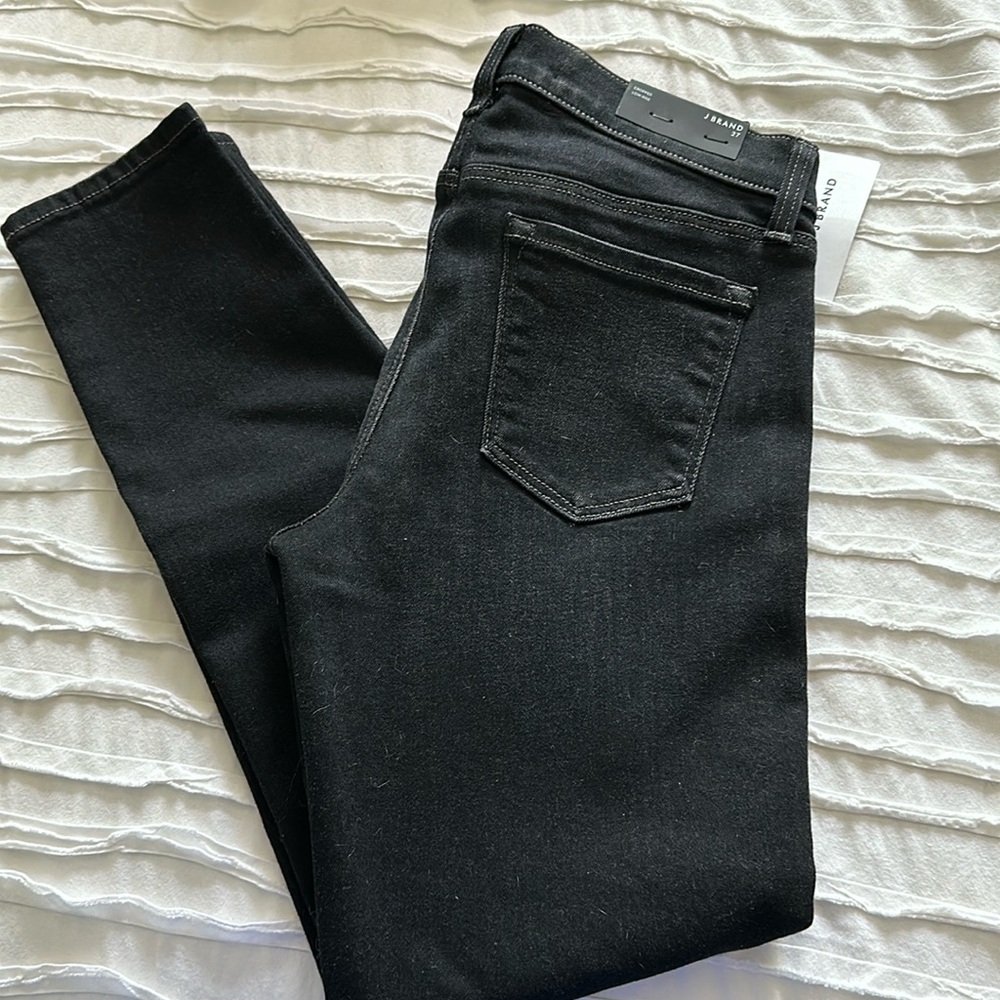 NWT J BRAND low rise crop size 27.  Color silencia.